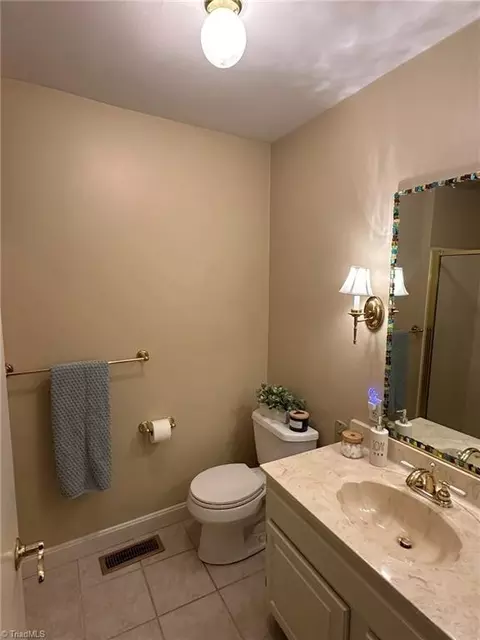 Bath - 3610 Rolling Rd, High Point, NC 27265 photo 1 of 1