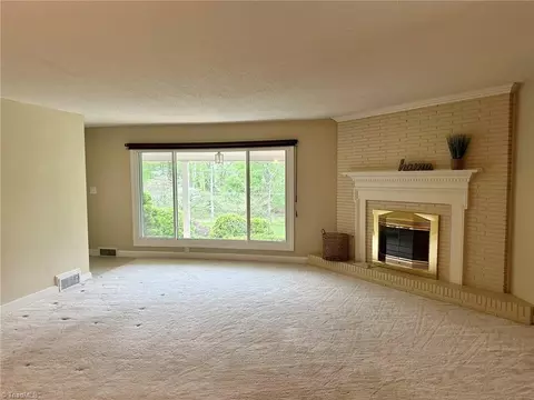 Living - 3610 Rolling Rd, High Point, NC 27265 photo 1 of 3
