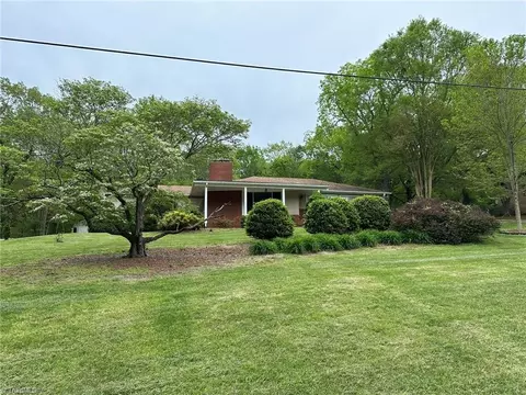 Exterior - 3610 Rolling Rd, High Point, NC 27265 photo 5 of 9