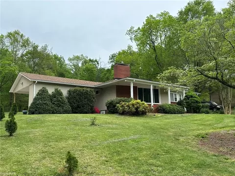 Exterior - 3610 Rolling Rd, High Point, NC 27265 photo 4 of 9