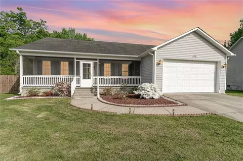145 Falling Creek Dr, Thomasville, NC 27360