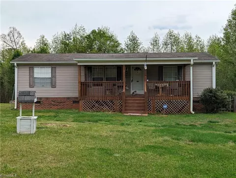 450 Cemetery St, Ronda, NC 28670
