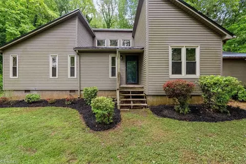 700 Castle Oaks Ct, High Point, NC 27265