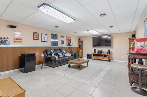 Living - 2939 Tall Cedar Ln, Trinity, NC 27370 photo 5 of 7