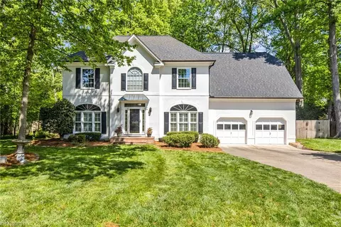 2804 Woodley Ct, Jamestown, NC 27282