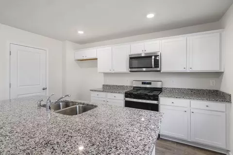 Kitchen - 230 Birch Tree Way, Mayodan, NC 27027 photo 3 of 4