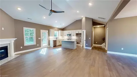 3622 Huntingridge Dr, High Point, NC 27265