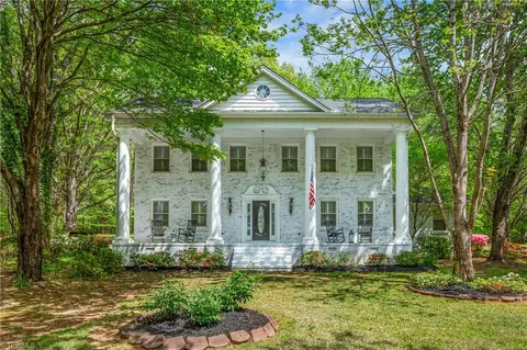 7530 Whitaker Dr, Summerfield, NC 27358
