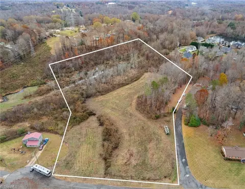 205 Horseshoe Bnd, Winston Salem, NC 27101
