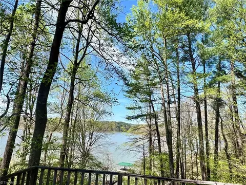 126 Greenwood Ln, Wilkesboro, NC 28697
