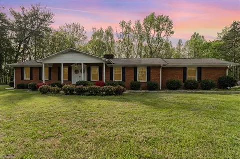 4912 E Old Us Highway 421, Yadkinville, NC 27055