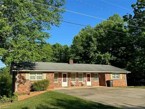 1815 Brook Dr, Asheboro, NC 27205
