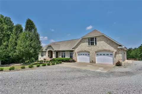 3425 E Old Us Highway 421, Yadkinville, NC 27055