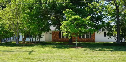 218 Meadowbrook Dr, King, NC 27021