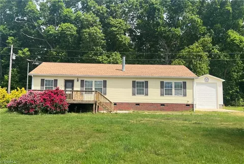 403 Oak View Ln, Asheboro, NC 27205