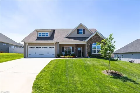 4245 Bordeaux Dr, Trinity, NC 27370