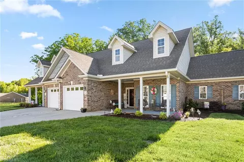 111 Sanderlyn Ct #B, Eden, NC 27288
