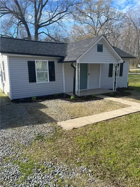 504 Roosevelt Ave, Thomasville, NC 27360