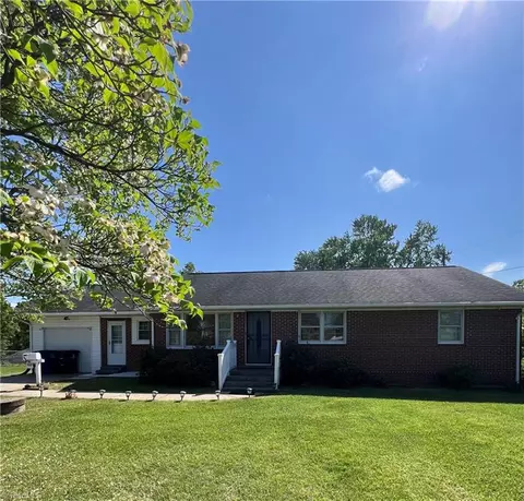 430 Oak Summit Rd, Winston Salem, NC 27105