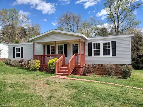 223 Cp Riddle Trl, Mount Airy, NC 27030
