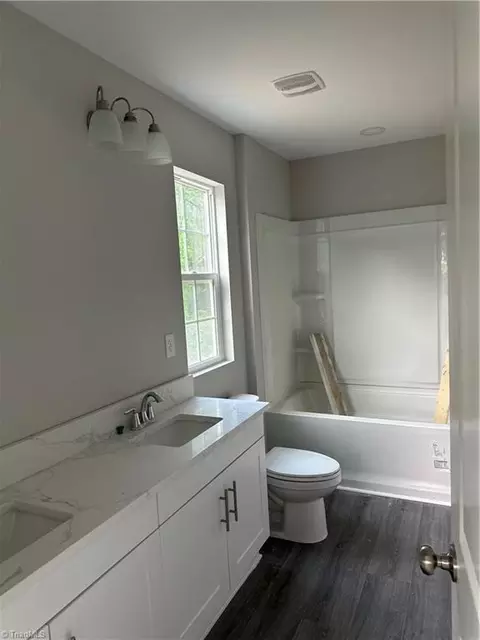 Bath - 2410 Lowe Ave, High Point, NC 27260 photo 7 of 7