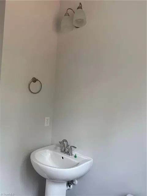 Bath - 2410 Lowe Ave, High Point, NC 27260 photo 2 of 7