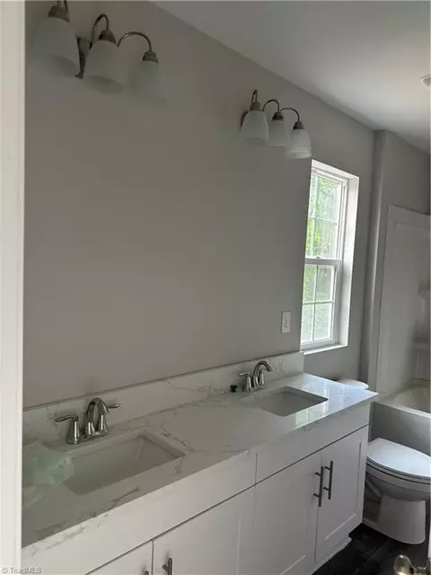 Bath - 2410 Lowe Ave, High Point, NC 27260 photo 6 of 7