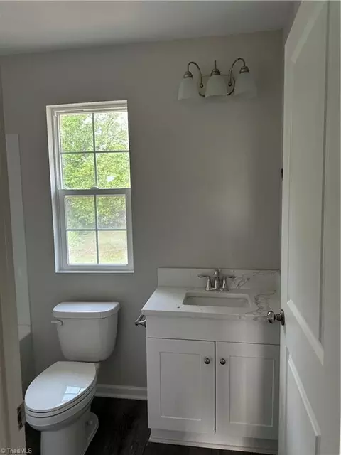 Bath - 2410 Lowe Ave, High Point, NC 27260 photo 4 of 7