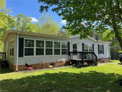839 Oak Grove Church Rd, Mount Airy, NC 27030