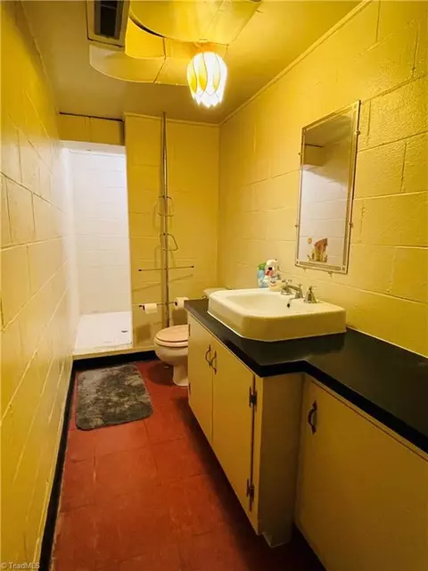 Bath - 127 Pineview Dr, Mount Airy, NC 27030 photo 3 of 3