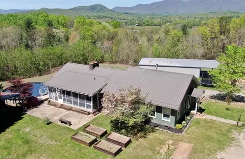 1148 Round Peak Church Rd, Mount Airy, NC 27030