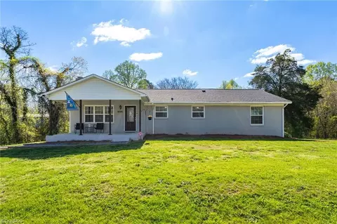 8145 Squire Marshall Rd, Walnut Cove, NC 27052