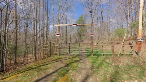 29 Saturn Dr, Ridgeway, VA 24148 photo 8