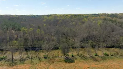 29 Saturn Dr, Ridgeway, VA 24148 photo 2