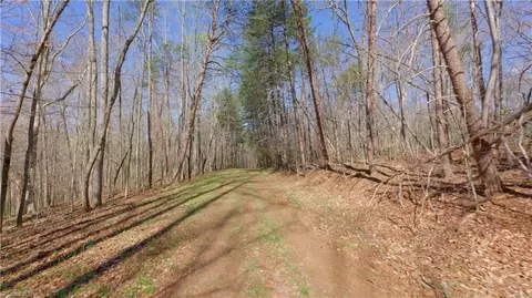 29 Saturn Dr, Ridgeway, VA 24148 photo 9