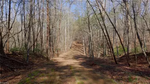 29 Saturn Dr, Ridgeway, VA 24148 photo 10