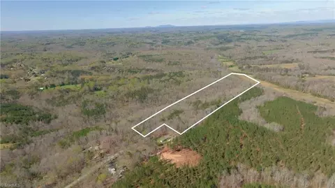 29 Saturn Dr, Ridgeway, VA 24148 photo 7