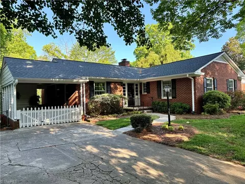 905 Avery Pl, Greensboro, NC 27408