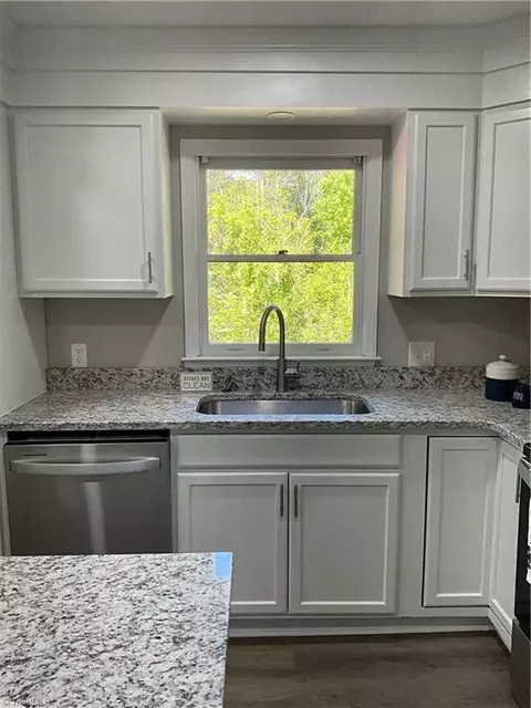 Kitchen - 4061 Kennedy Ct, Trinity, NC 27370 photo 3 of 4