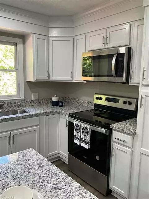 Kitchen - 4061 Kennedy Ct, Trinity, NC 27370 photo 4 of 4