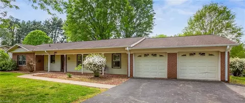 801 Kingsway Dr, King, NC 27021