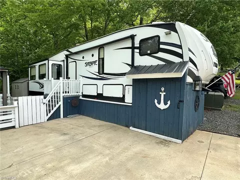 114 Sparrow Ln, New London, NC 28127