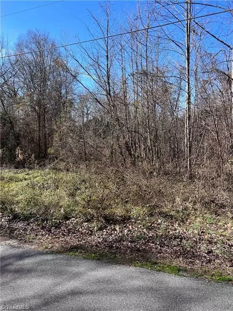2119 Sprucewood Dr, Greensboro, NC 27407