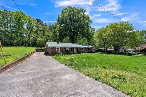 109 Kingston Dr, King, NC 27021