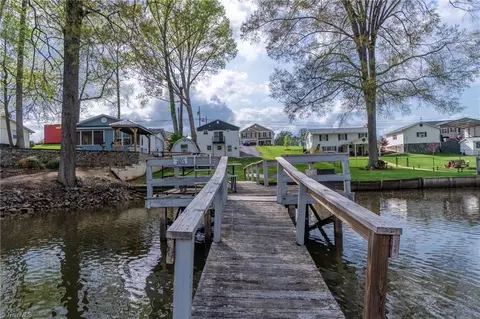 611 Hickory Point Dr, Lexington, NC 27292
