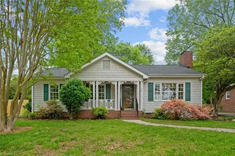 212 Knollwood Dr, Jamestown, NC 27282