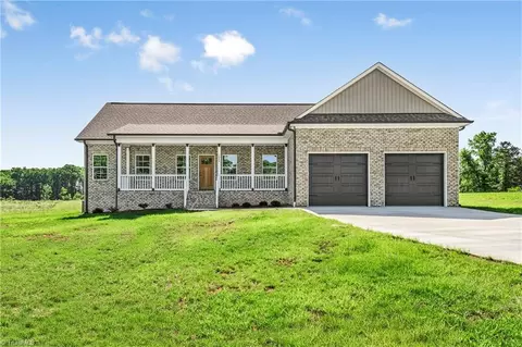 1040 Ridge Rd, Lexington, NC 27295