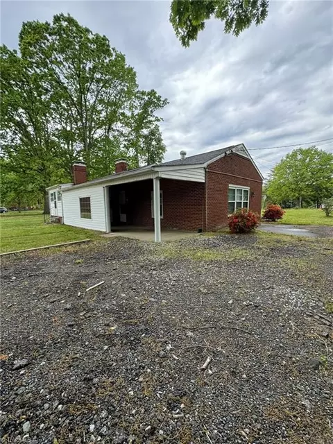 2410 Sandy Ridge Rd, High Point, NC 27265