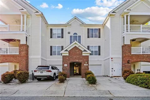 319 College Rd #201, Greensboro, NC 27410