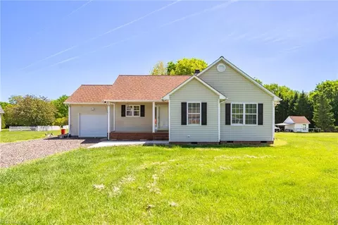 195 Dovefield Dr, Summerfield, NC 27358